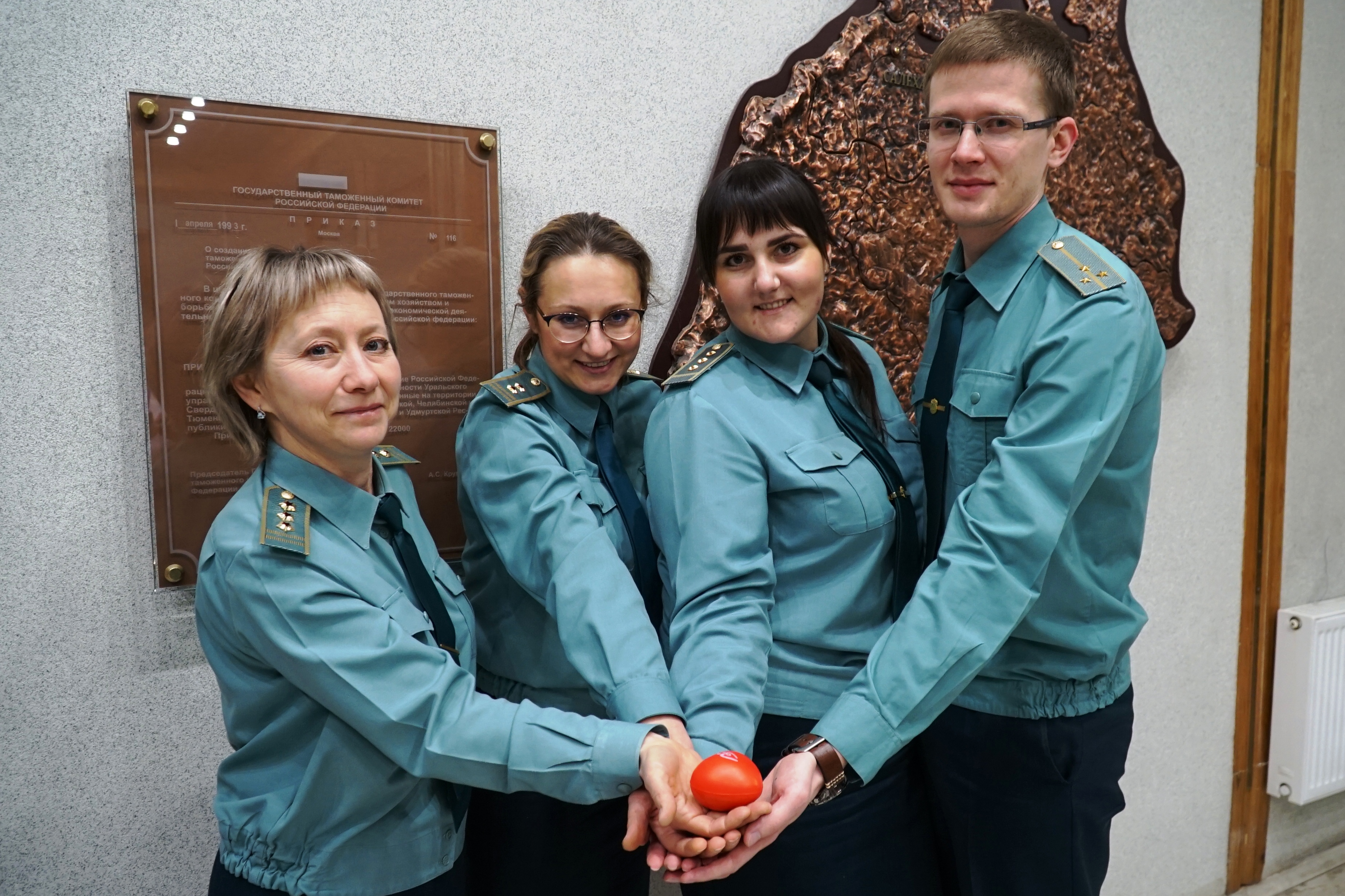 Уральские таможенники сдали кровь для пациентов свердловских больниц